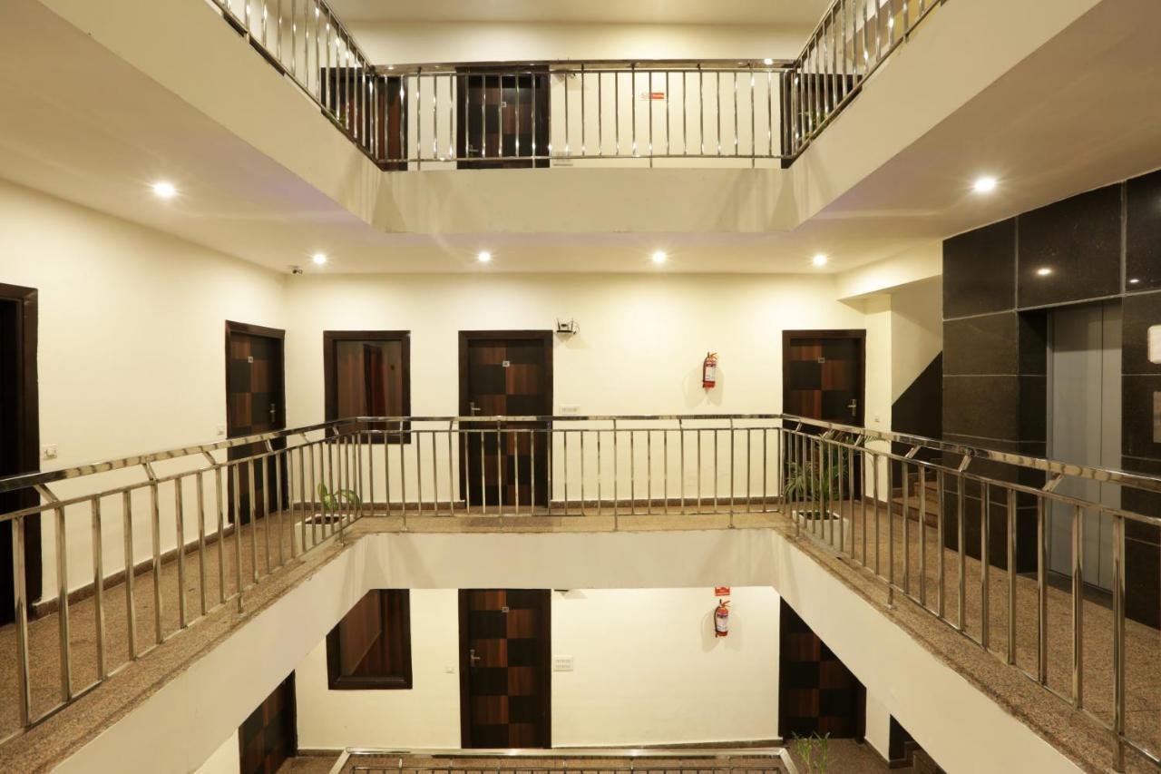 Hotel Airport Star Нью-Дели Экстерьер фото