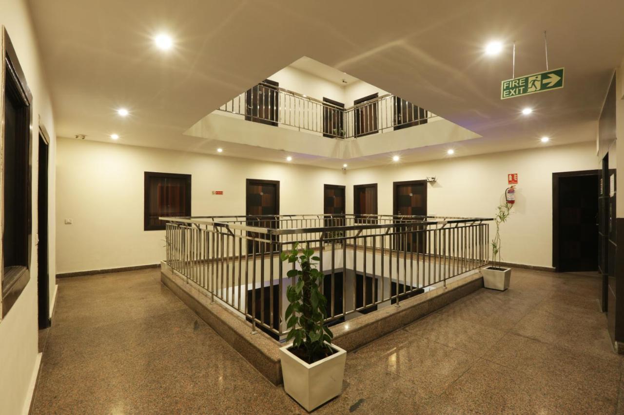 Hotel Airport Star Нью-Дели Экстерьер фото